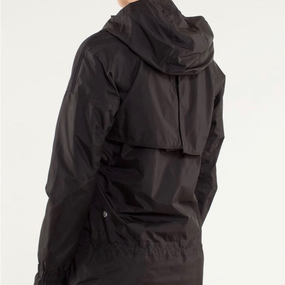EUC Lululemon Run: Black Make It Rain Jacket- Size 6 - Picture 7 of 16
